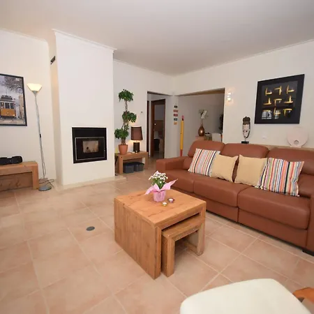 In Caldas Da Rainha With Pool, Cleaning Included Salir de Matos