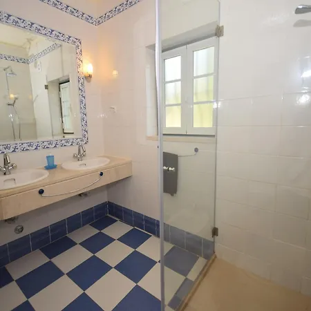 In Caldas Da Rainha With Pool, Cleaning Included * Salir de Matos